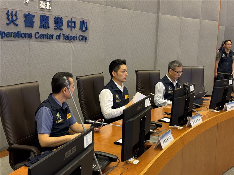 台北市災害應變中心提升為二級開設，蔣萬安進駐召開工作會議（圖／北市府提供）