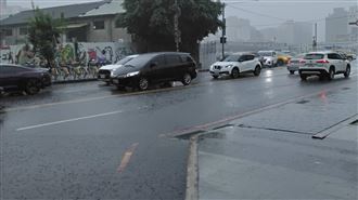 台中高鐵橋下積水了！山區雨達停班課標準