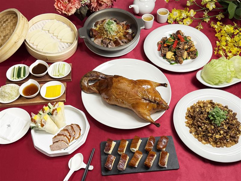 福容花蓮店-玉里櫻桃片皮鴨一鴨五吃，每桌$12,000+10%。（圖／飯店旅宿業者提供）