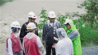 雨炸台灣！賴瑞隆、邱議瑩與陳其邁親勘災