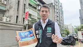 許甫表示，若自己與粉專政客爽有連結，願意免費發送1000份雞排在松山信義地區（圖／許甫競選辦公室提供） 