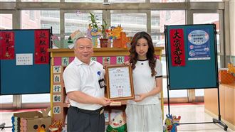 比菲多二代展現大愛！17歲留美愛女做公益
