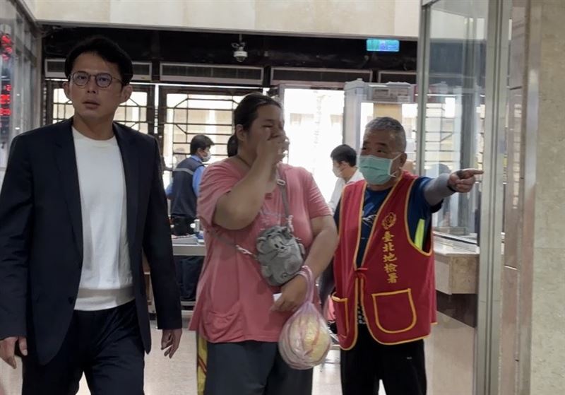 黃國昌現身台北地檢署出庭。（圖／翻攝畫面）