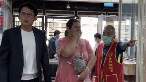 黃國昌現身北檢　被告身份應訊