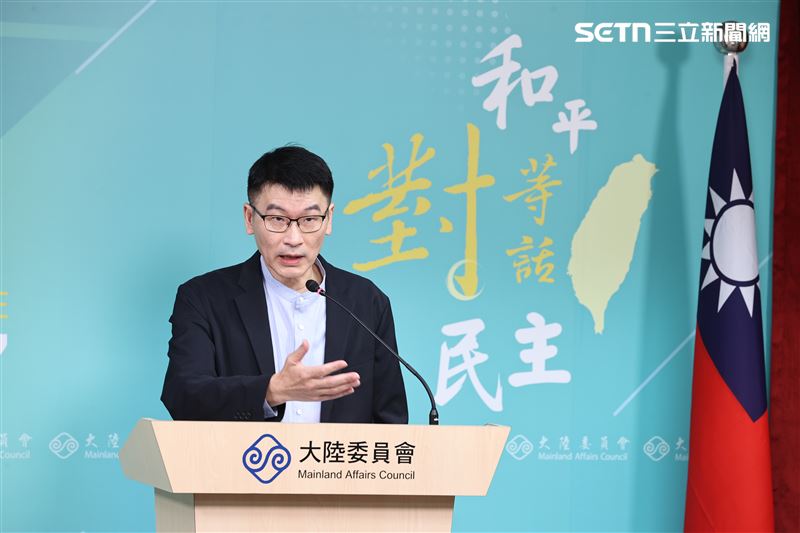 陸委會副主委梁文傑今（25）日主持例行記者會。（圖／記者盧素梅攝影）