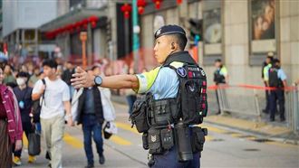 香港警務處25日證實，有2名書店店員因觸犯《國安條例》遭到逮捕。（示意圖／翻攝香港警察臉書）