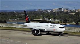 加拿大航空一架班機飛行途中機長突發醫療狀況，由副機長獨自操控飛機，成功降落波士頓。（示意圖／翻攝自Pixabay）