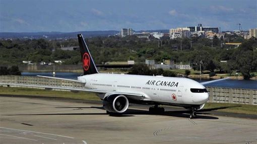 機長飛一半突發病！加航空中狂晃緊急轉降