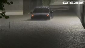 高雄市,屏東縣,鳥松區,高雄,豪雨,駕駛,警消,淹水,災情。（圖／記者連冠智攝影）