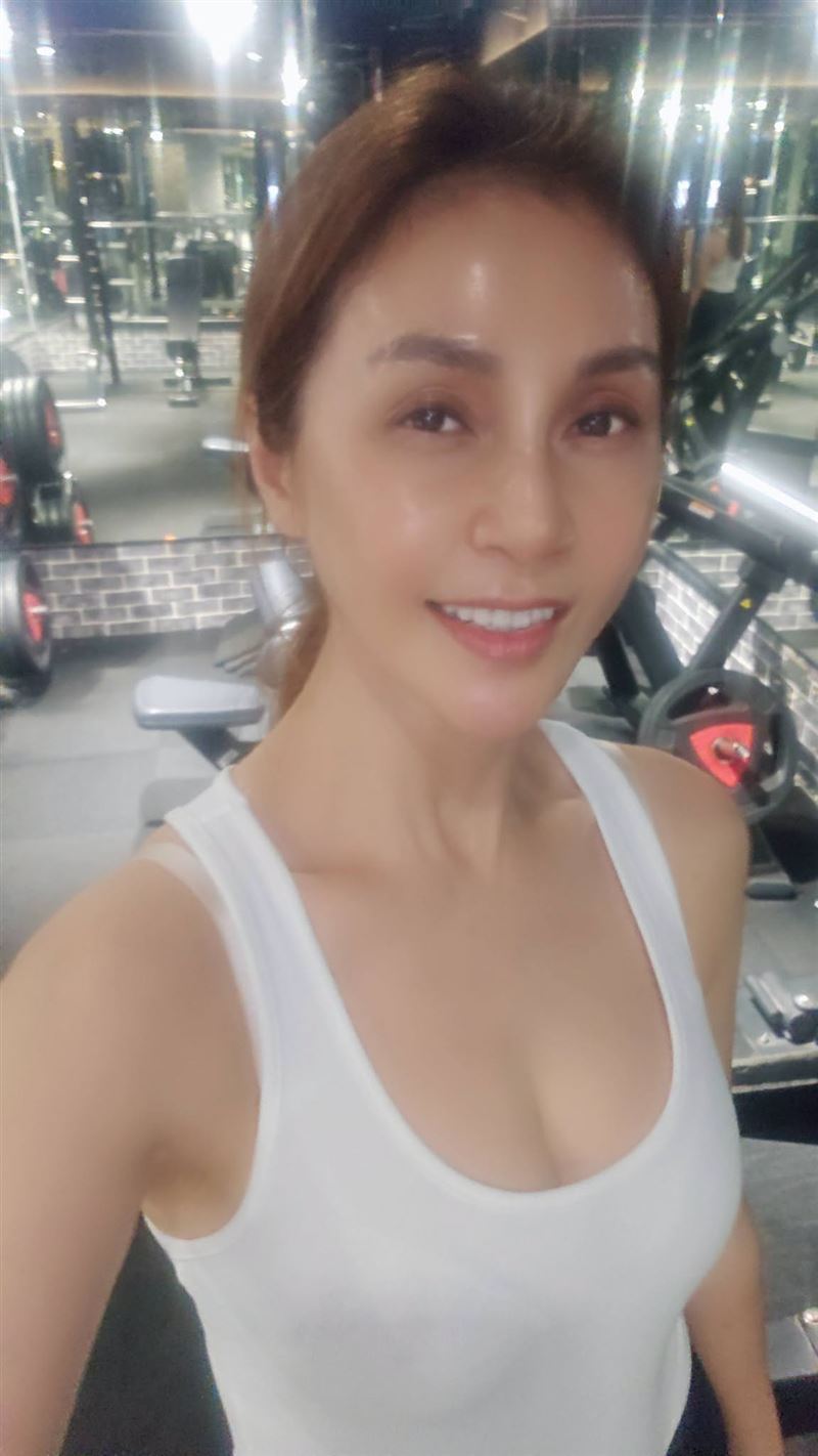 梁佑南術後不忘運動。（圖／翻攝自梁佑南臉書）