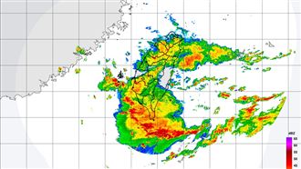 南部1對流系統發威！鋒面夾擊全台大雷雨