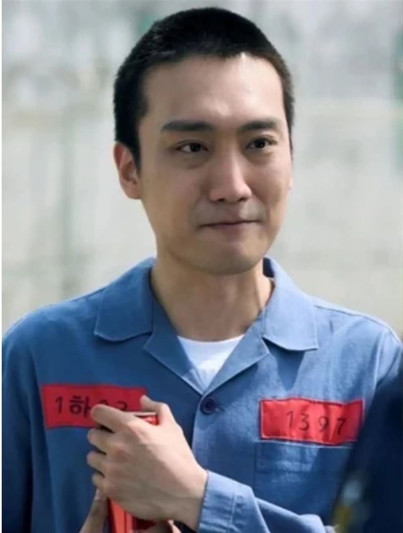 《鐵拳教育》中演出死刑犯「金秀謙」的男星金均河令人印象深刻。（圖／翻攝自IG@_kyuna___）