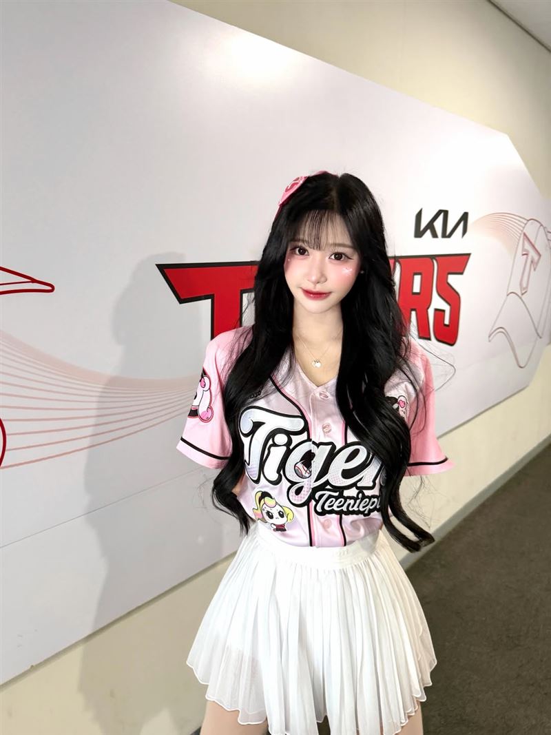 韓職起亞虎啦啦隊女神劉世理曾來台交流應援，憑藉精緻五官、修長比例受青睞。（圖／翻攝自IG @s.2.r.i）