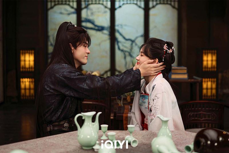 李一桐（右）與曾舜晞（左）CP感滿點。（圖／愛奇藝國際版提供)