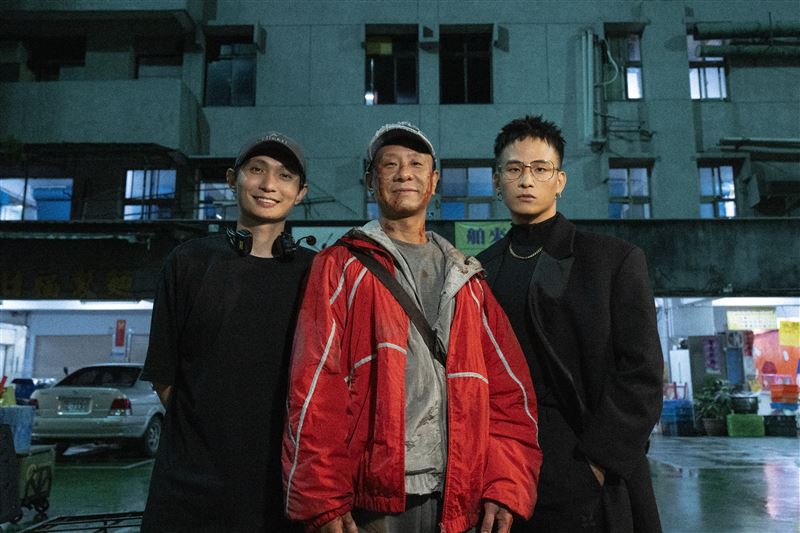 導演殷振豪、演員朱栢康、黃奇斌(左起）。（圖／環球音樂提供）