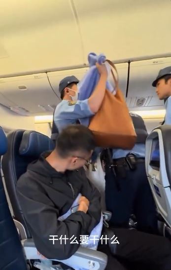 美國聯合航空UA858航班，一名中國籍中年女乘客情緒失控、大鬧機艙，最後飛機被迫停降成田機場，被日本警察登機調查。（圖／翻攝自X平台 @lnyhu22806612）