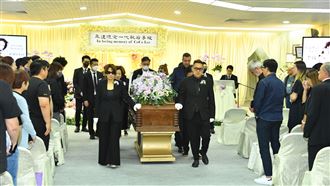 李玟追思直播忘關麥！二姊哭喊他害死我妹