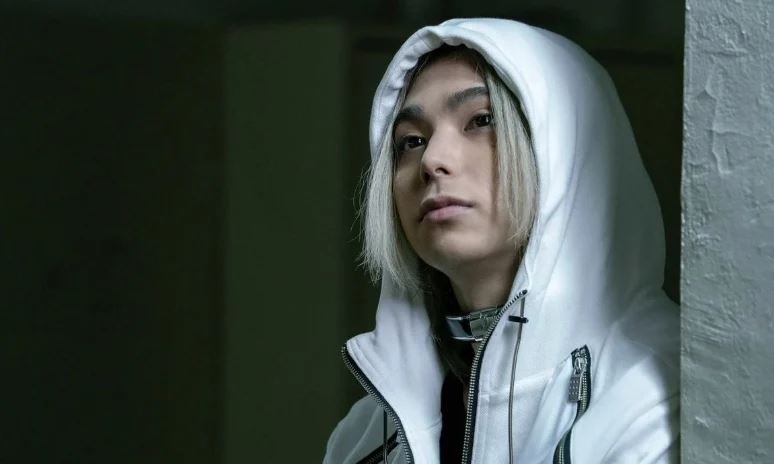 日本星二代男星村上虹郎演出《今際之國的闖關者》走紅。（圖／Netflix提供）