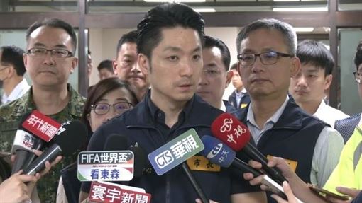 蔣萬安淋雨勘災挨轟作秀！慰問金也落鏈？