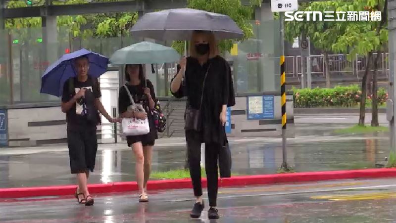 周末西南風增強、水氣增多,中南部慎防大雨及豪雨,北部、宜蘭山區也有局部大雨,沿海低窪地區留意海水倒灌。(圖/三立資料照)