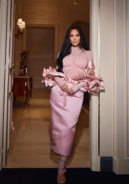 美國話題女星金卡戴珊（Kim Kardashian）近日在節目中首度深入談及與前夫饒舌歌手Ye（原名Kanye West）的婚姻生活。（圖／翻攝自金卡戴珊IG）