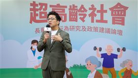 沈伯洋強調健康投資重要性，完善長照系統。（圖／台灣健康聯盟提供）