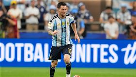 阿根廷國家隊總教練斯卡洛尼（Lionel Scaloni）27日證實，當家球星梅西（Lionel Messi）在對陣約旦的小組賽最終戰中將不會先發，而是從替補出發。（圖／美聯社／達志影像）