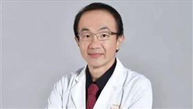 長庚醫院表示，復健科陳柏旭醫師，不幸於2026年6月25日因病辭世。（圖／翻攝自長庚醫院官網）