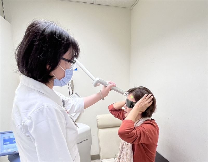 台灣估計逾20萬人罹患「白斑」，部分患者在20歲以前即發病。（圖／高醫提供）
