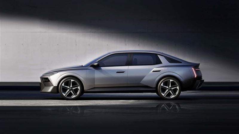 Elantra車身也同步放大，車長增加至4,765mm、軸距來到2,750mm。（圖／翻攝Hyundai網站）