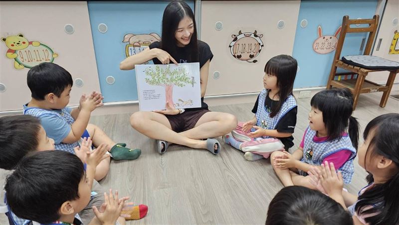 大榕樹重生！深坑附幼推繪本見證生命教育