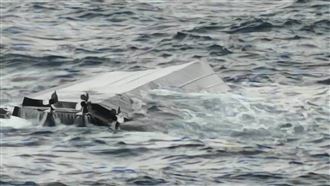 澎湖遊艇遭巨浪襲擊翻覆　4人落海獲救