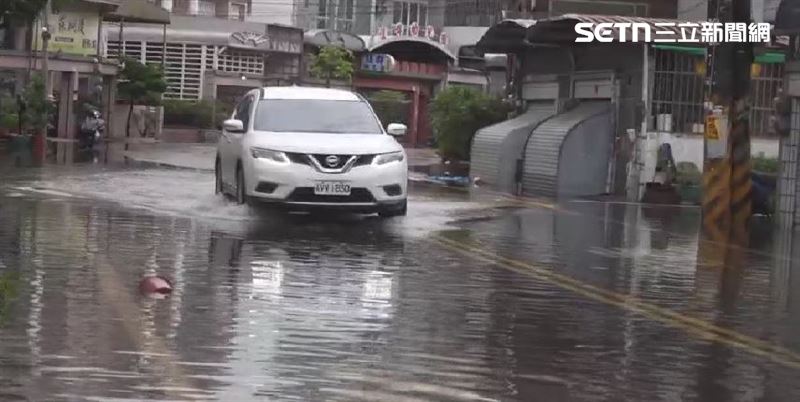 開車像是在開船一樣