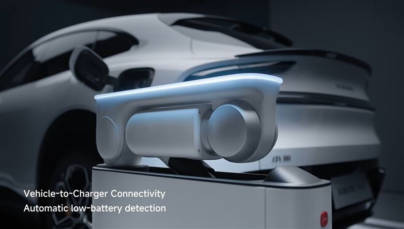 Xiaomi家用電動車充電機械手臂。（圖／翻攝Xiaomi YT）