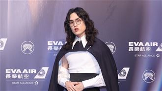 男星開洞戰袍驚豔全場　靈感來自帕恰狗
