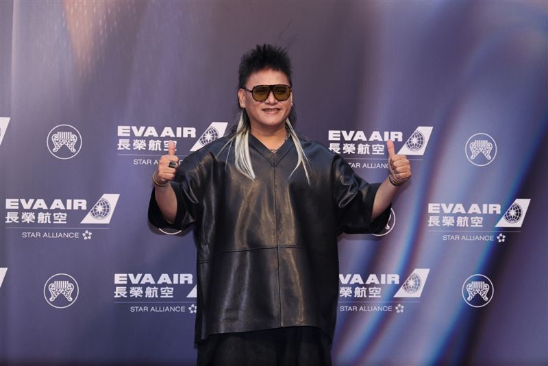 桑布伊以爆炸頭搭配狼尾亮相。（圖／記者田俊彥、鄭孟晃攝影）