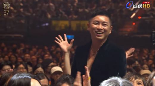 評審左光平被A-Lin隨機cue到，笑翻全場。（圖／翻攝自YT @GMA 金曲獎頒獎典禮暨國際音樂節 Golden Melody Awards &amp; Festival）