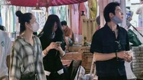 向佐、郭碧婷現身西雙版納星光夜市。