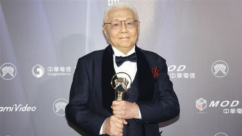 資深作詞人林煌坤（中）獲獎。（圖／記者鄭孟晃、田俊彥攝）