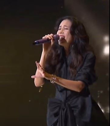 莫文蔚此次以搖滾合作形式登上金曲獎舞台，攜手The Masters樂團一起演譯。（圖／翻攝自YT）