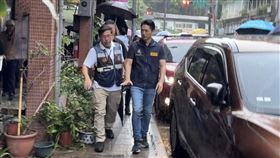 蔣萬安赴內湖勘災　承諾從寬從優補償住戶台北市25日豪雨導致內湖區多處積淹水，市長蔣萬安（右）26日上午前往視察復原狀況，承諾受災住戶補償方案一定會從寬、從優辦理。（台北市政府提供）中央社記者陳昱婷傳真　115年6月25日