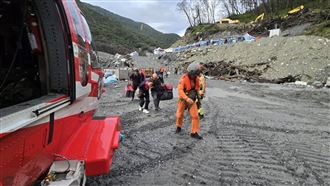 馬太鞍溪堰塞湖土石流！11人搭直升機撤離