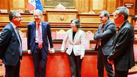 前總統蔡英文參觀義大利參議院，並由參議院副議長錢益友（Gian Marco Centinaio）親自接待。（圖／蔡英文辦公室提供）