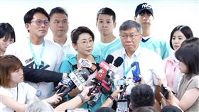 柯文哲（右）出席民眾黨零距離同樂會（圖／翻攝畫面）