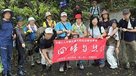 原始生活教育學會登山團 台中步道遭遇意外中華民國原始生活教育學會登山團27日赴台中和平區蝴蝶谷瀑布步道登山，4人不幸遭落石砸中身亡，學會理事長吳水丕表示，對於意外感到很慚愧。圖為活動中團員合影。（吳水丕提供）中央社記者蘇木春傳真　115年6月28日