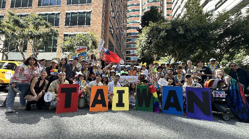 舊金山灣區台美人社團Taiwanese Americans for Equality組隊，參加舊金山同志大遊行