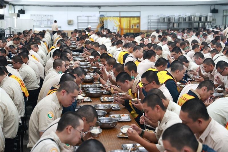 內政部今（29）日表示，今年7月1日起全面調增替代役團膳主副食費。（圖／內政部提供）