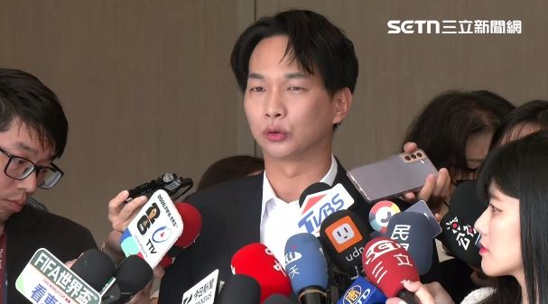 陳宥丞受訪時認了，自己也是第一次聽到水利處有防災APP，第一線的議員都不知道有這個APP了（圖／翻攝畫面）