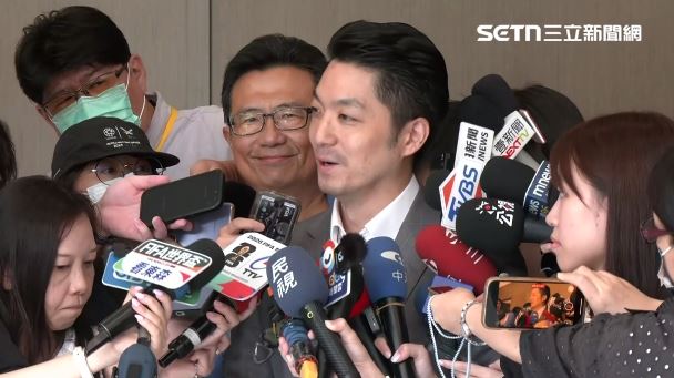 對於沈伯洋到內湖勘災清淤，蔣萬安表示，不做任何評論，但他也要幫清潔隊員說說話，基層的努力不容抹煞（圖／翻攝畫面）