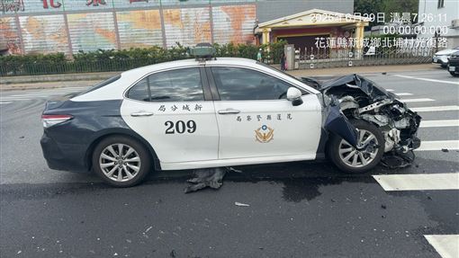 執勤出意外！花蓮23歲警追撞大貨車畫面曝